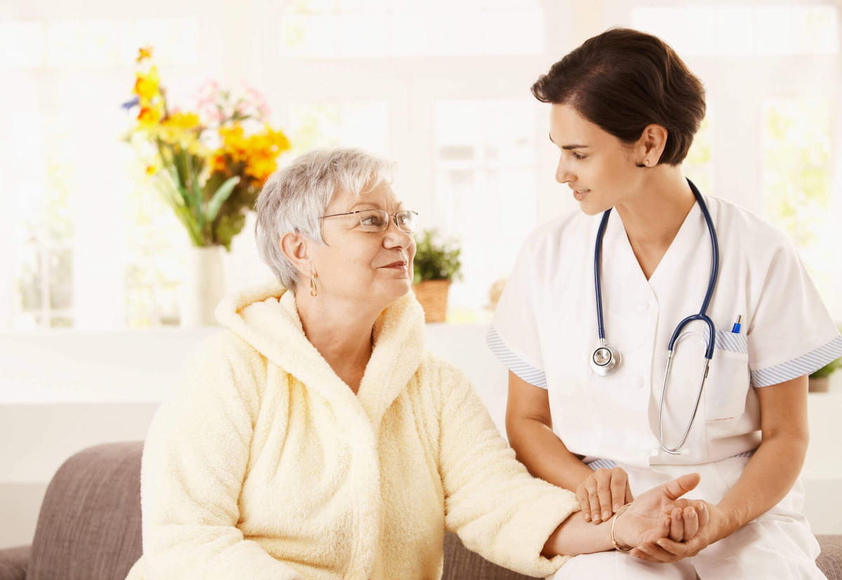 tư vấn và chăm sóc sức khỏe cho người cao tuổi
