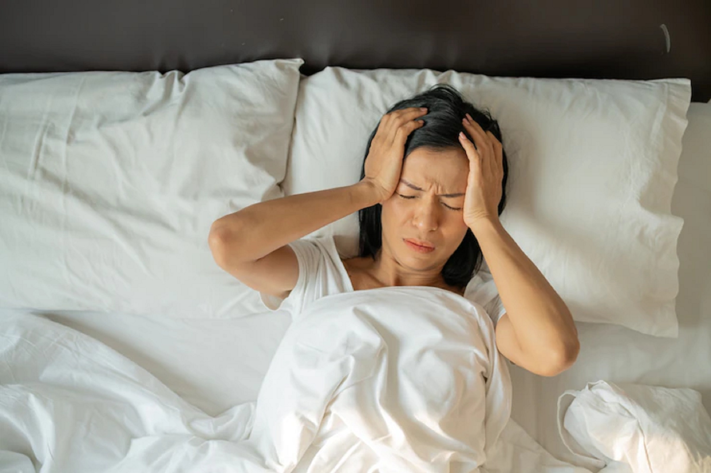 Mất ngủ cũng là biểu hiện của suy giảm nội tiết tố nữ
