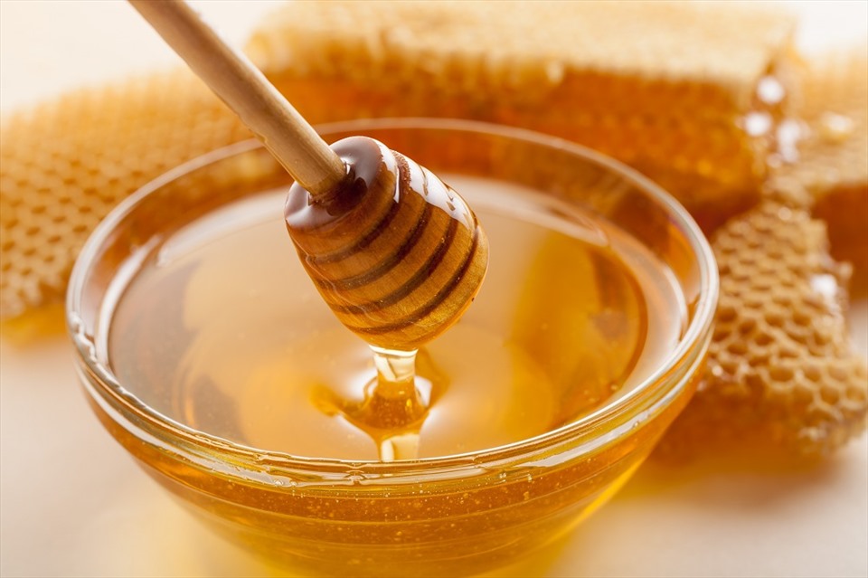 mật ong làm giảm cơn ho của trẻ