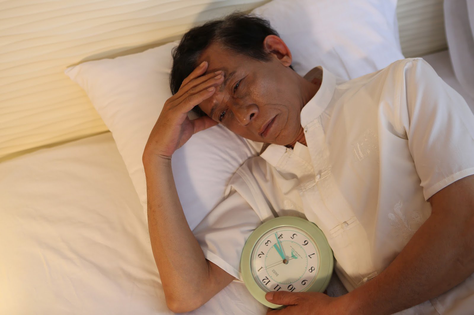 Những triệu chứng của bệnh mất ngủ ở người già