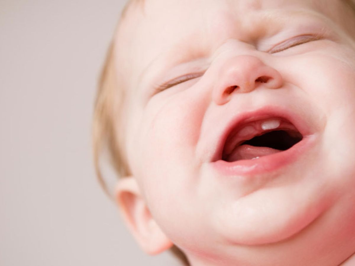 sốt mọc răng khiến trẻ khó chịu