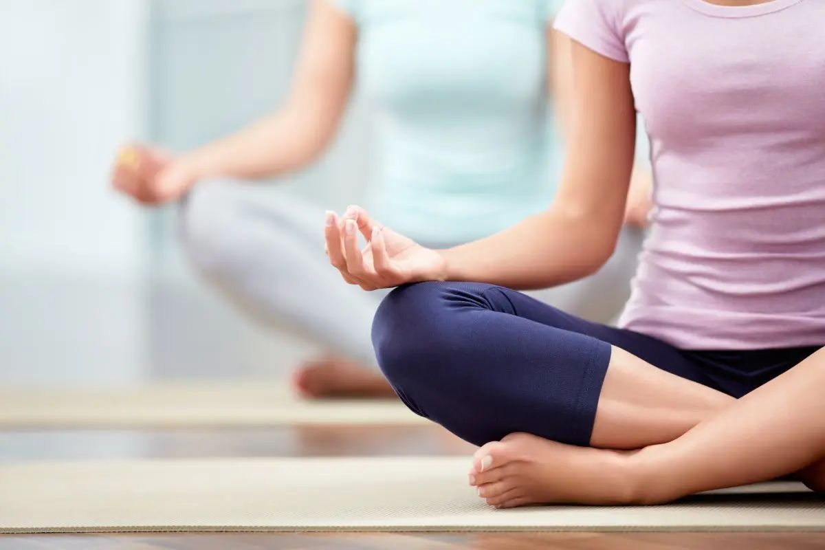 Thiền định, yoga mỗi ngày giúp giảm căng thẳng, cải thiện tình trạng khó ngủ 