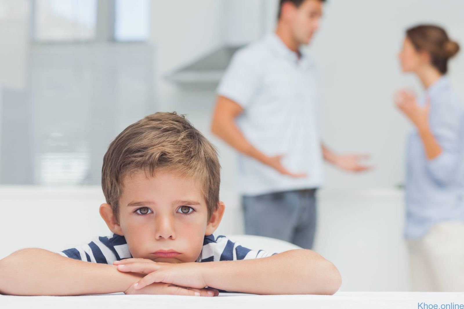 Trẻ không nhận được sự quan tâm của ba mẹ dễ có nguy cơ mắc bệnh tự kỷ 