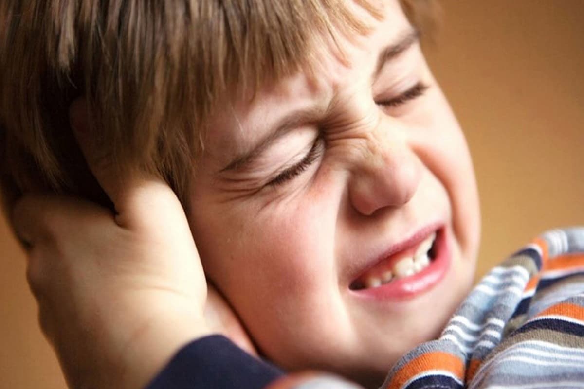 trẻ sức đề kháng yếu dễ mắc bệnh viêm tai giữa