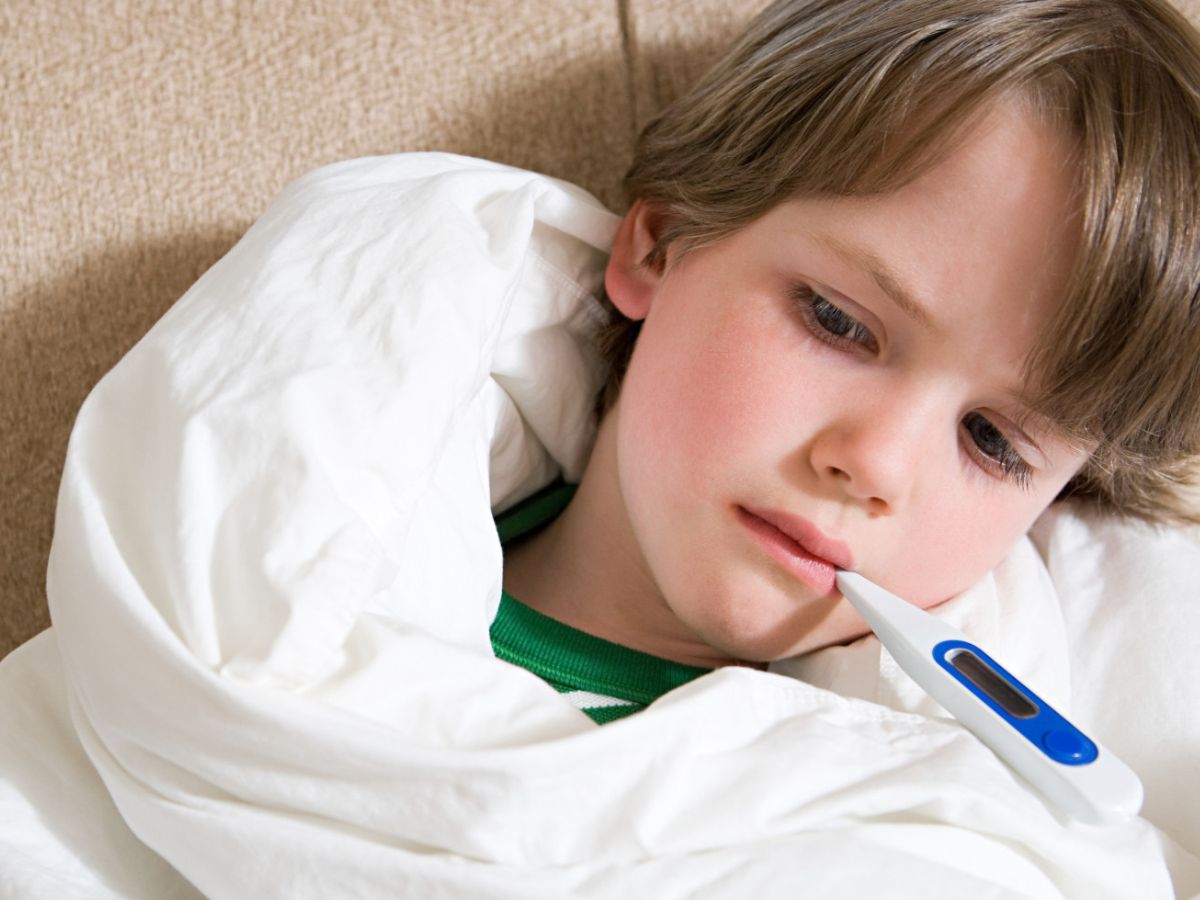 triệu chứng sốt thường thấy ở trẻ